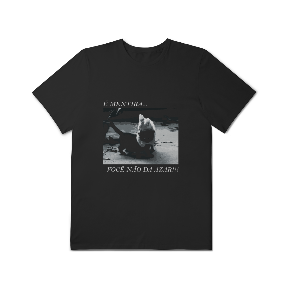 Camiseta Plus Size 'gato preto não da azar!'