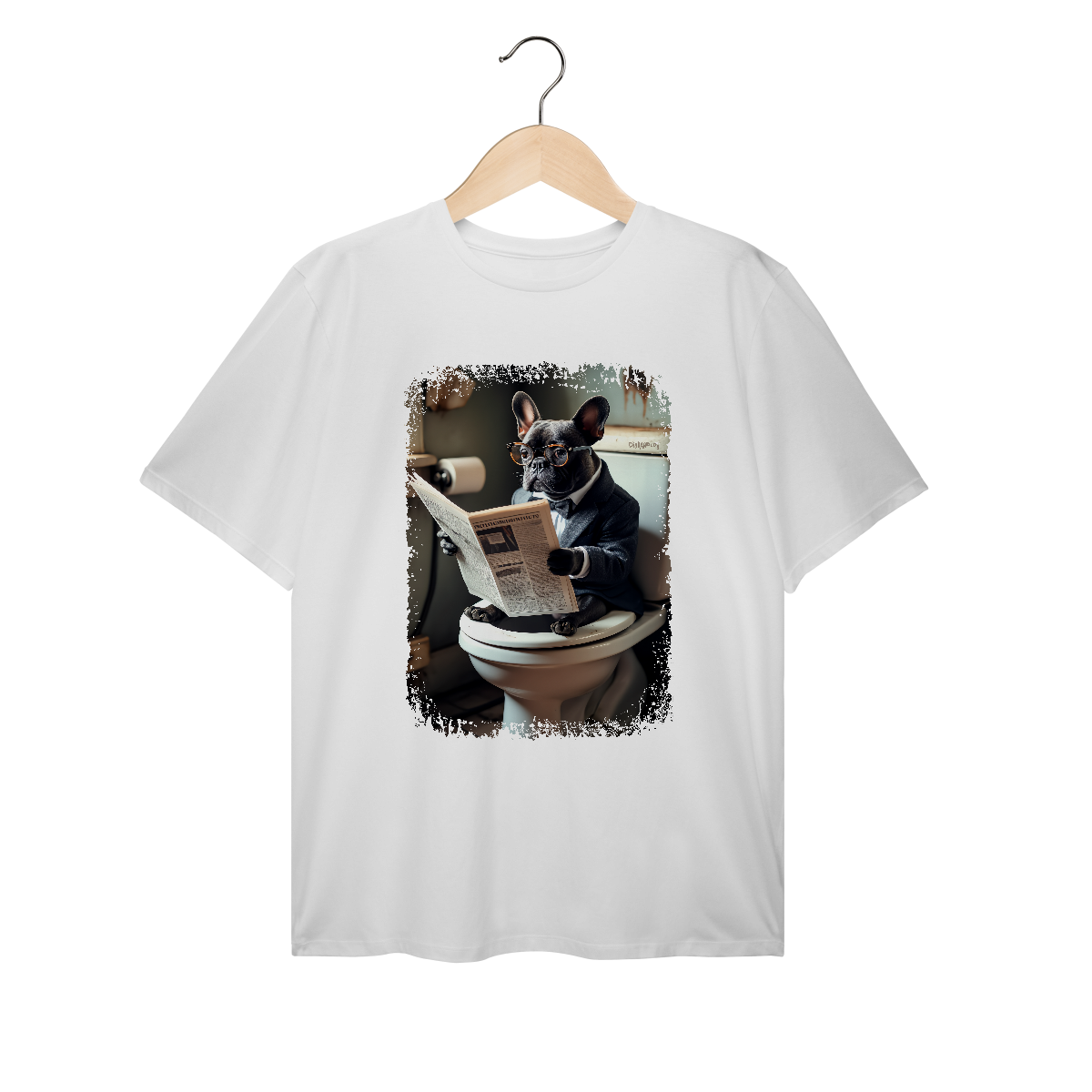 Camiseta Plus Size Bulldog Francês no Trono Lendo Jornal