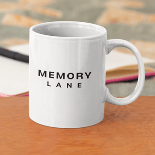 Caneca Oficial Memory Lane – Edição Minimalista