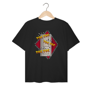 Camiseta Plus Size - Estou à Porta