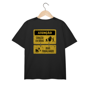 Camiseta Plus Size - Coração em Obras