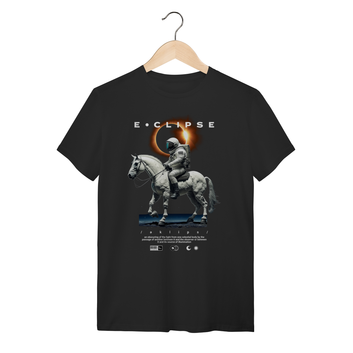 Camiseta Preta Eclipse Astronauta a Cavalo - Algodão Surrealista
