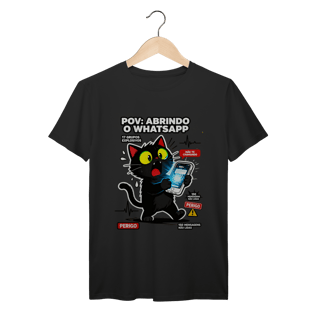 Camiseta POV Abrindo WhatsApp Gato Aterrorizado Gen Z Anxiety