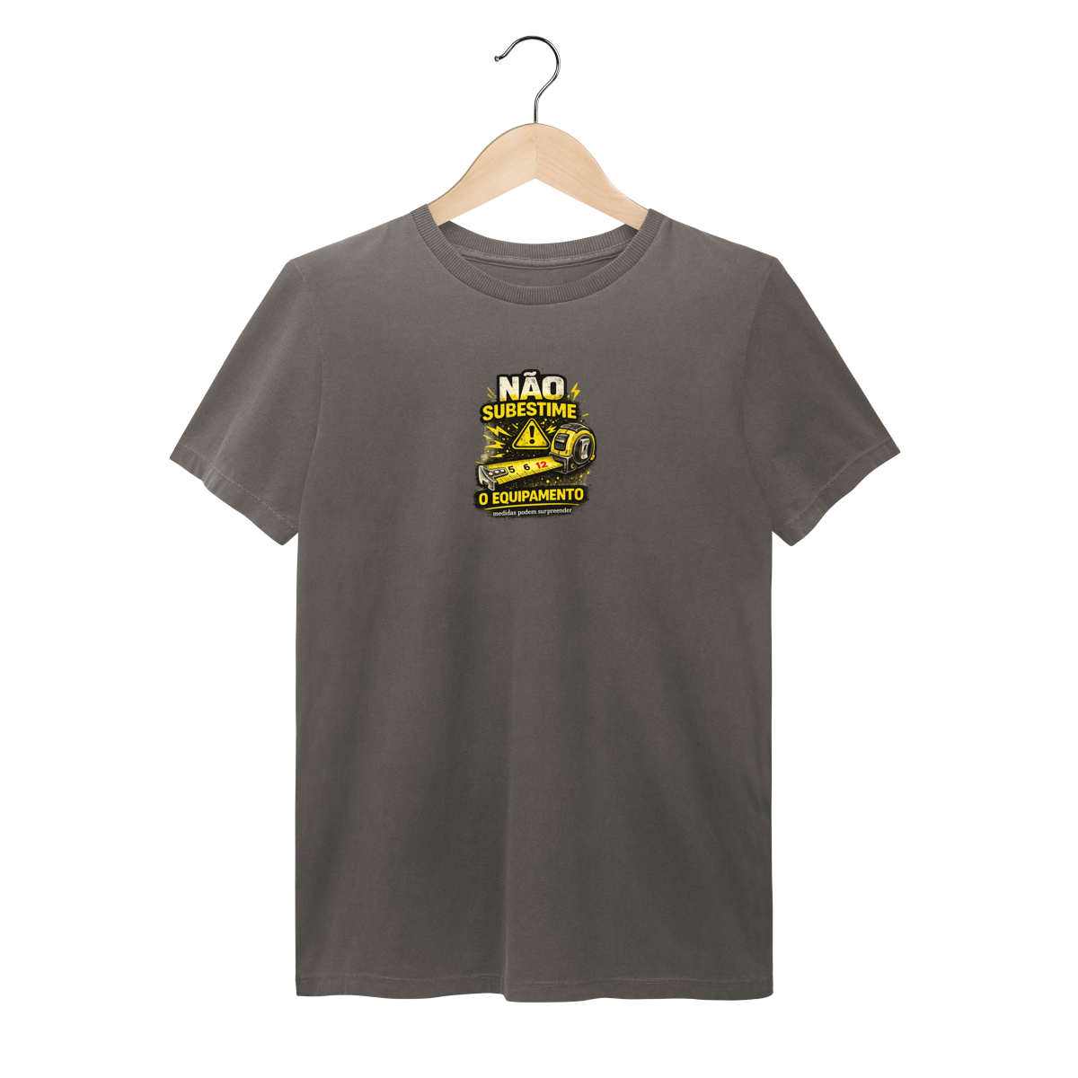 Camiseta Estonada “Não Subestime o Equipamento” – Humor Masculino