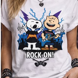 Camiseta Clássica Snoopy Rock On