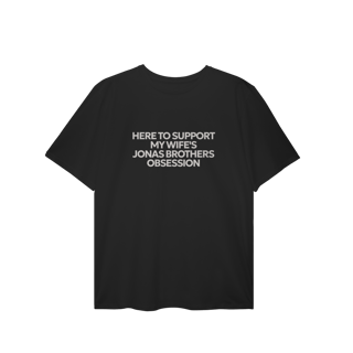 CAMISA PLUS SIZE - HERE TO SUPPORT MY WIFE'S OBSESSION | JONAS BROTHERS