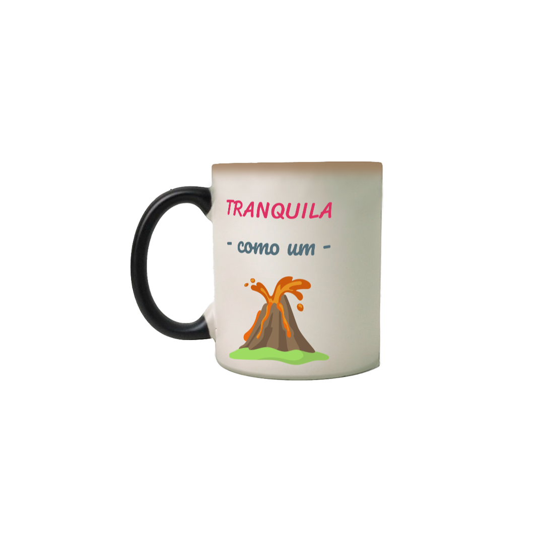 Nome do produto: Caneca Mágica Cerâmica Estampa Frase - Tranquila como um vulcão