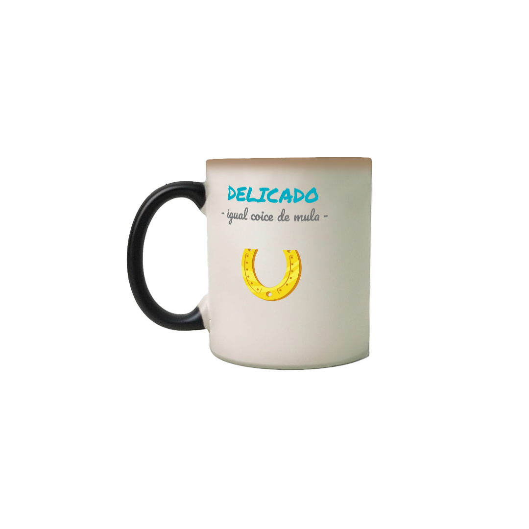 Nome do produto: Caneca Mágica Estampa Frase - Delicado igual coice de mula