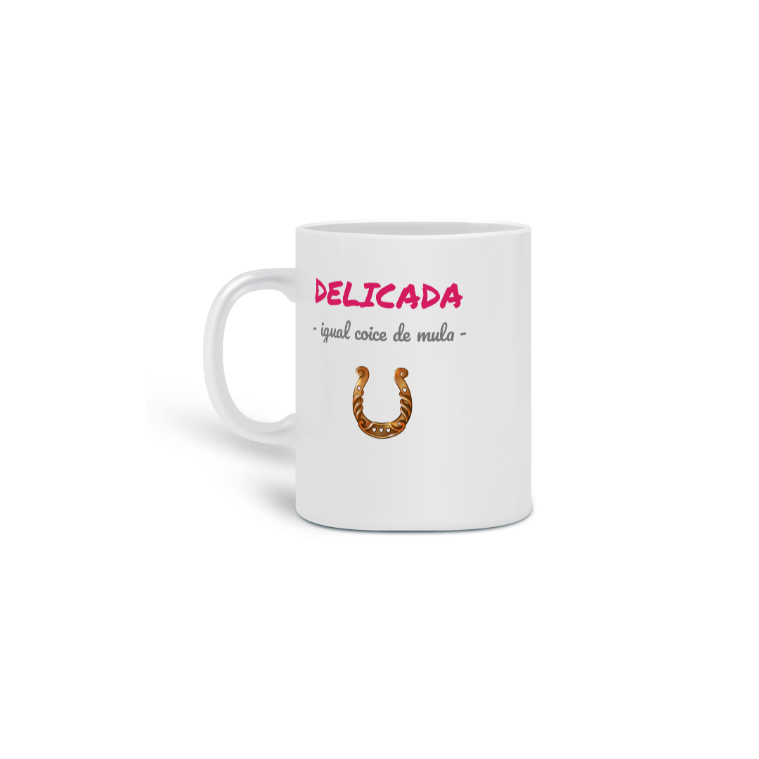 Nome do produto: Caneca Cerâmica Feminina Estampa Frase - DELICADA igual coice de mula
