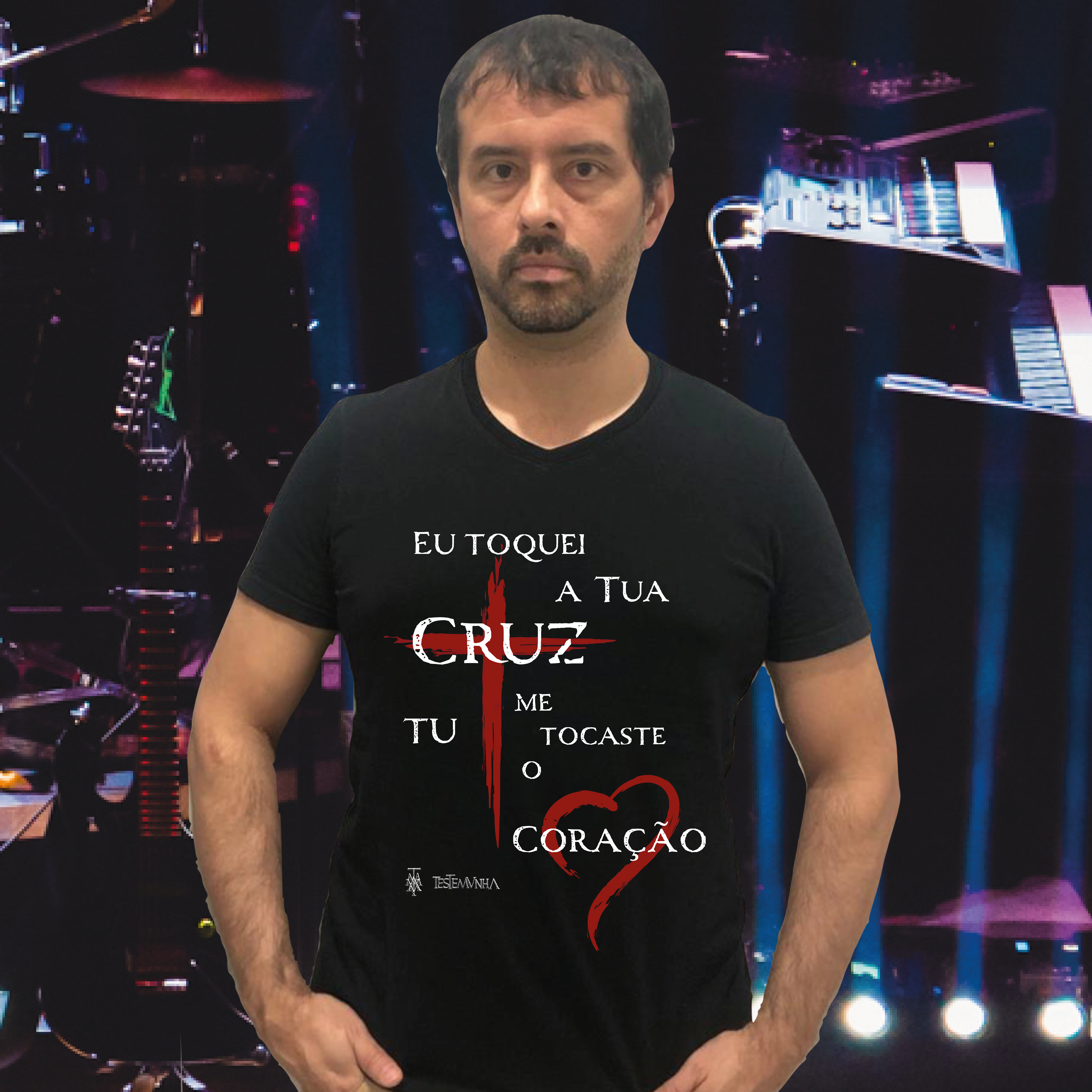 Nome do produto: Camiseta Toquei a Tua Cruz (escura)