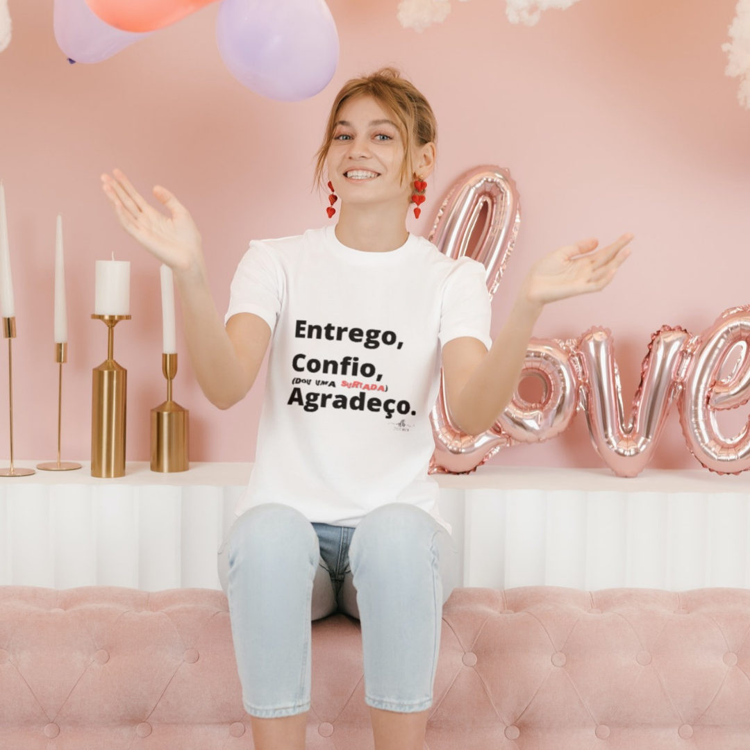 Nome do produto: Entrego, Confio, (dou uma surtada) Agradeço. (Camiseta quality) LP
