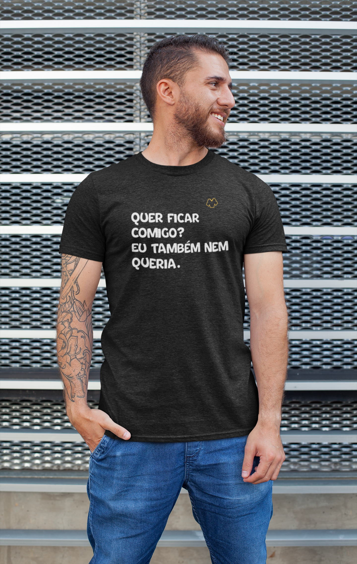 Nome do produto: T-SHIRT PRETA - QUER FICAR COMIGO