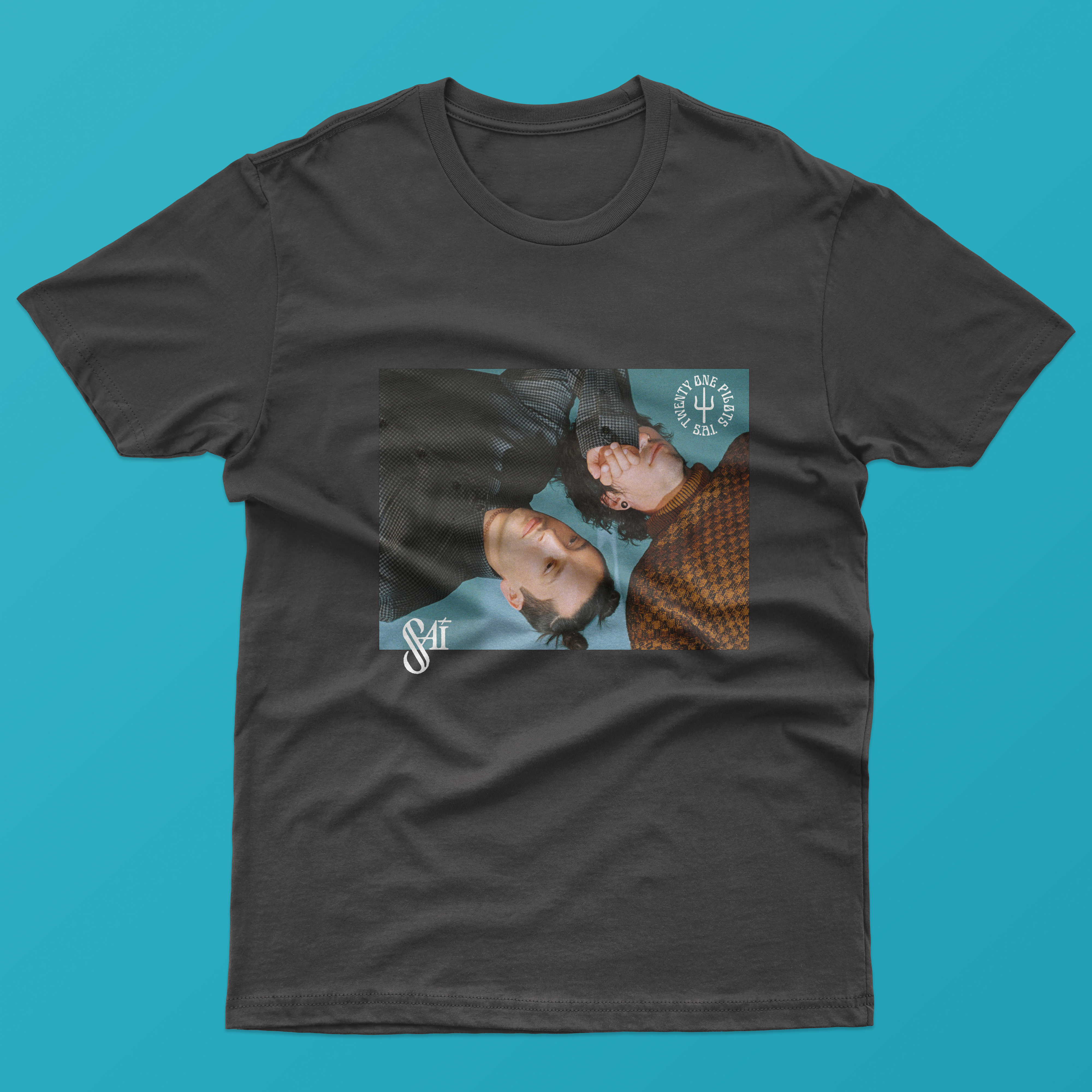 Nome do produto: Camiseta Tyler & Josh SAI logo - Twenty one pilots