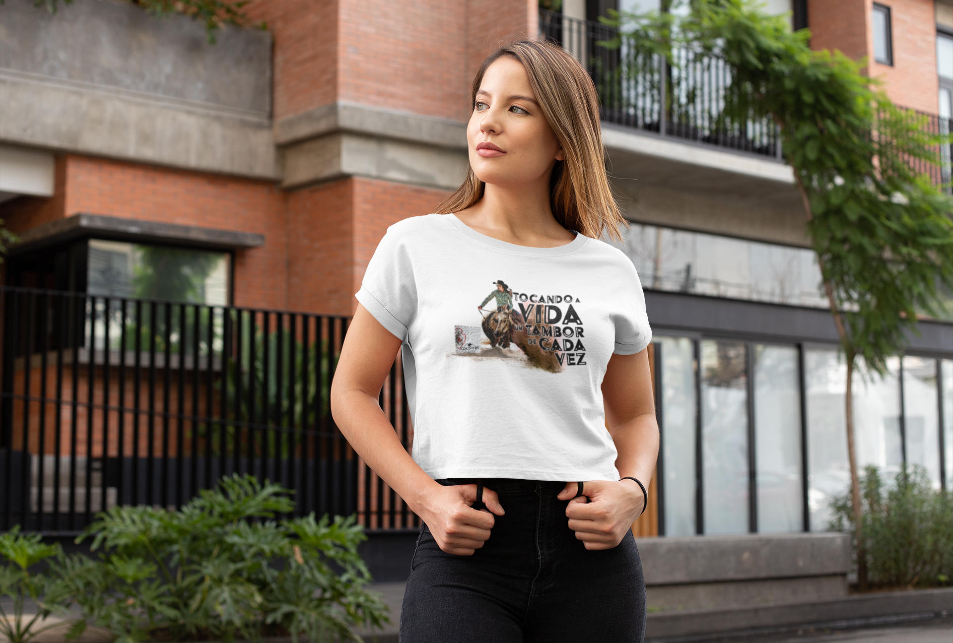 Nome do produto: Blusa Cropped Tocando a Vida - Mulher