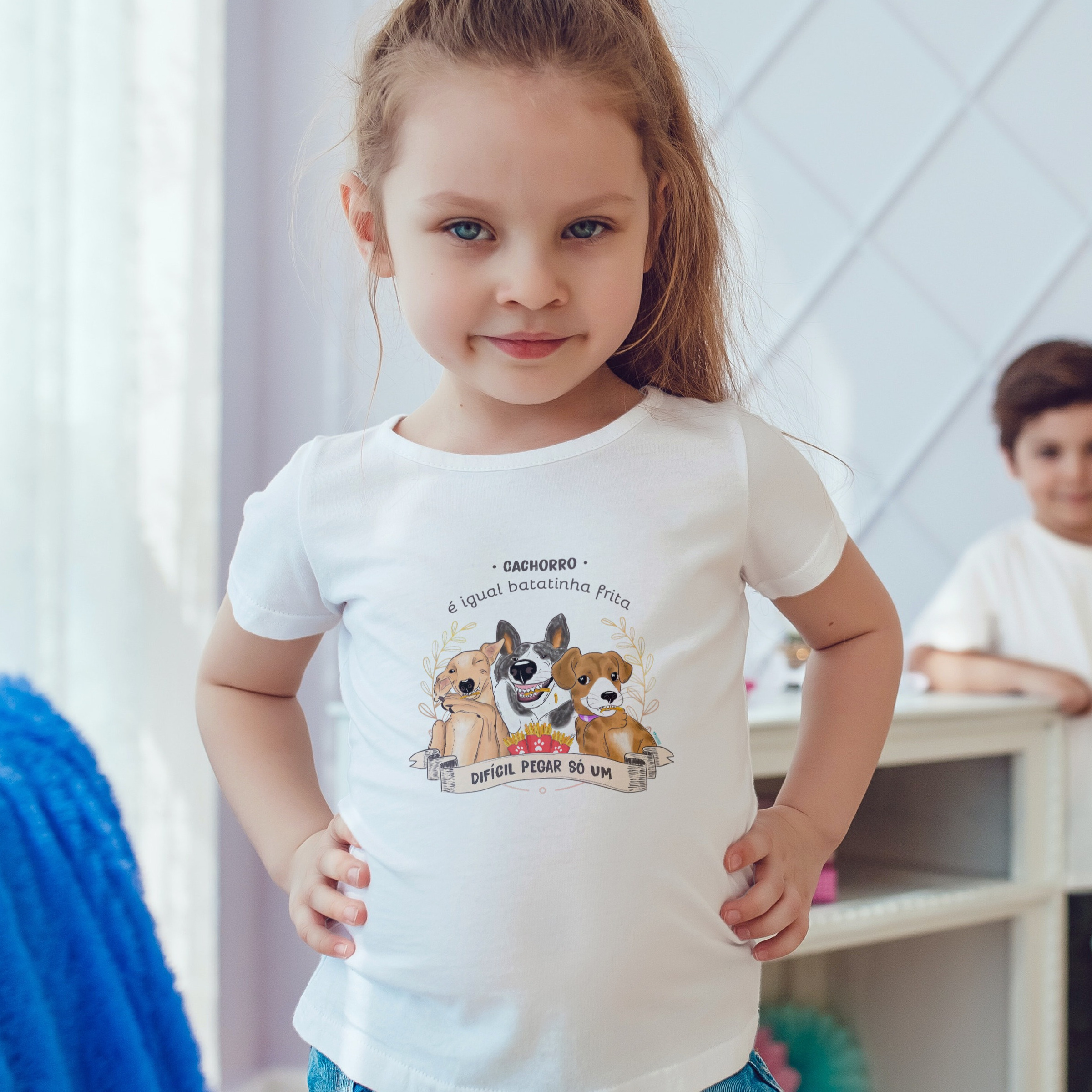 Nome do produto: Camiseta Infantil Unissex Cachorro é Igual Fritas Branca