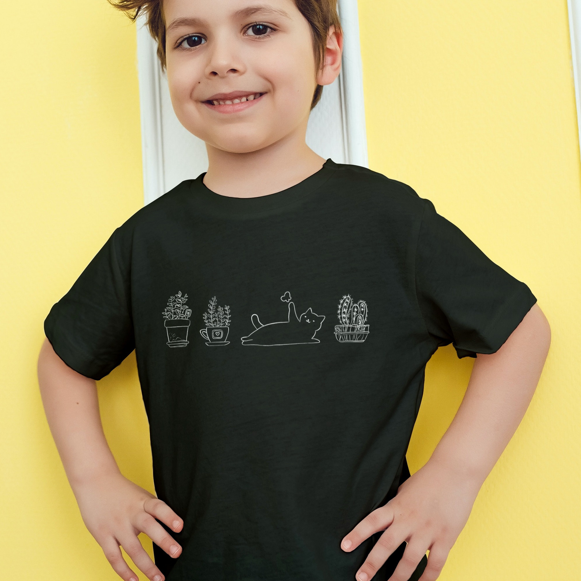 Nome do produto: Camiseta Infantil Gatos e Plantas Preta