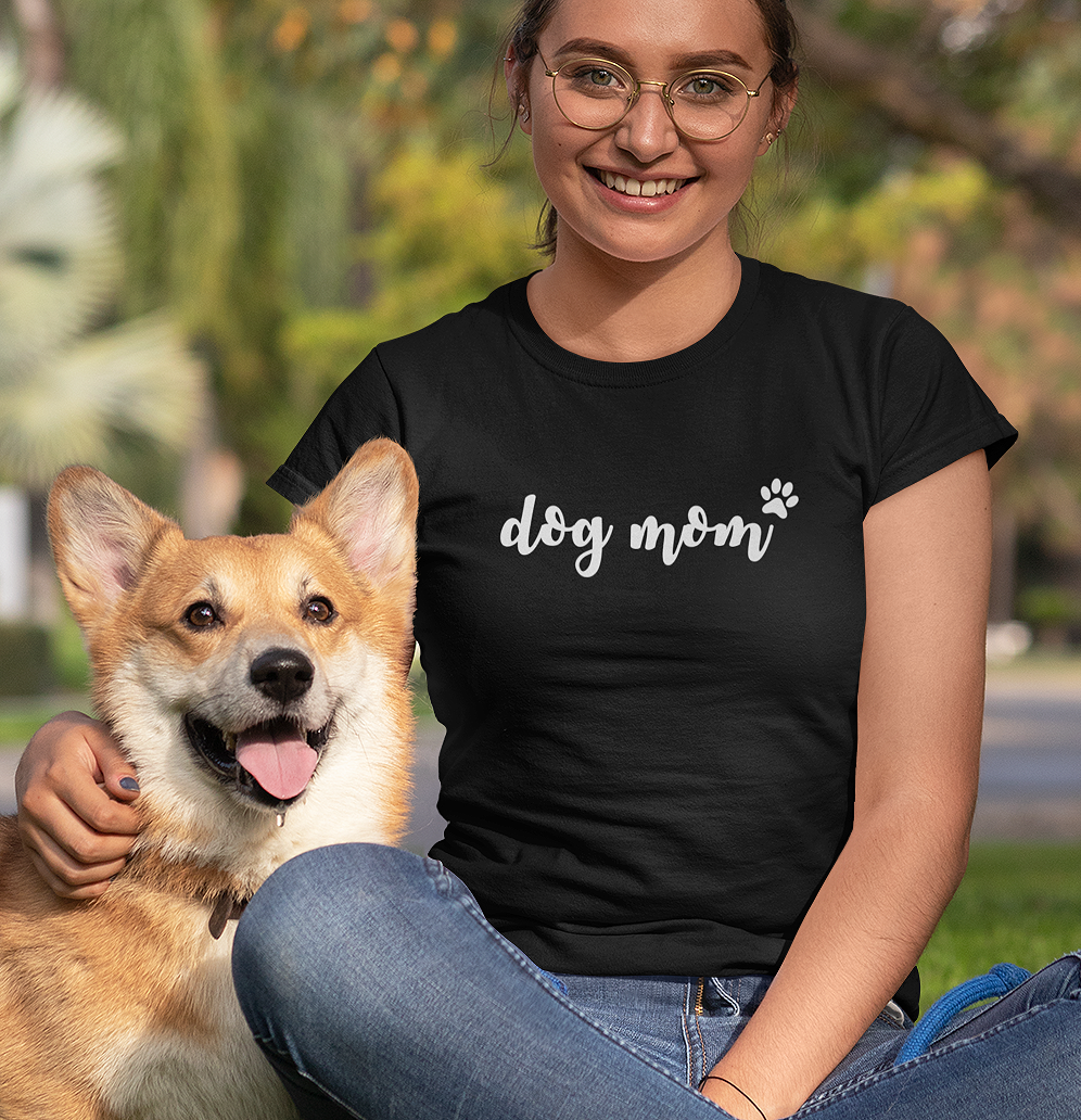 Nome do produto: Camiseta Feminina Dog Mom - Preta Prime