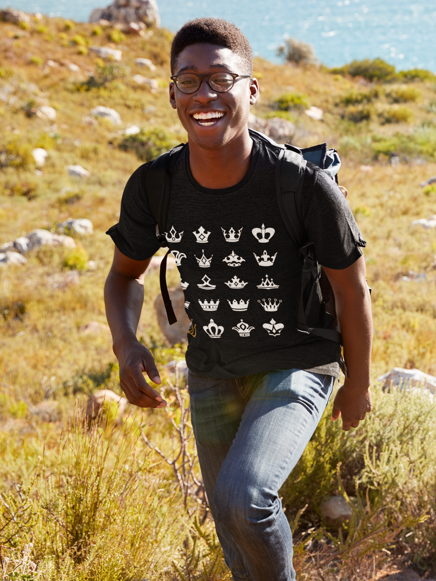 Nome do produto: Camiseta Coroas Preta