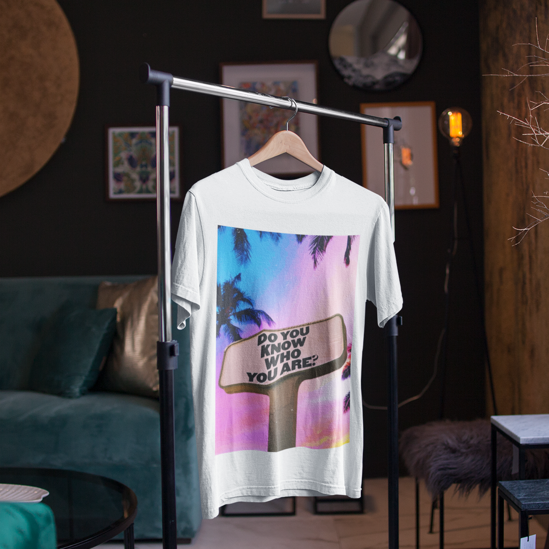 Nome do produto: T-Shirt Do You Know Who You Are?