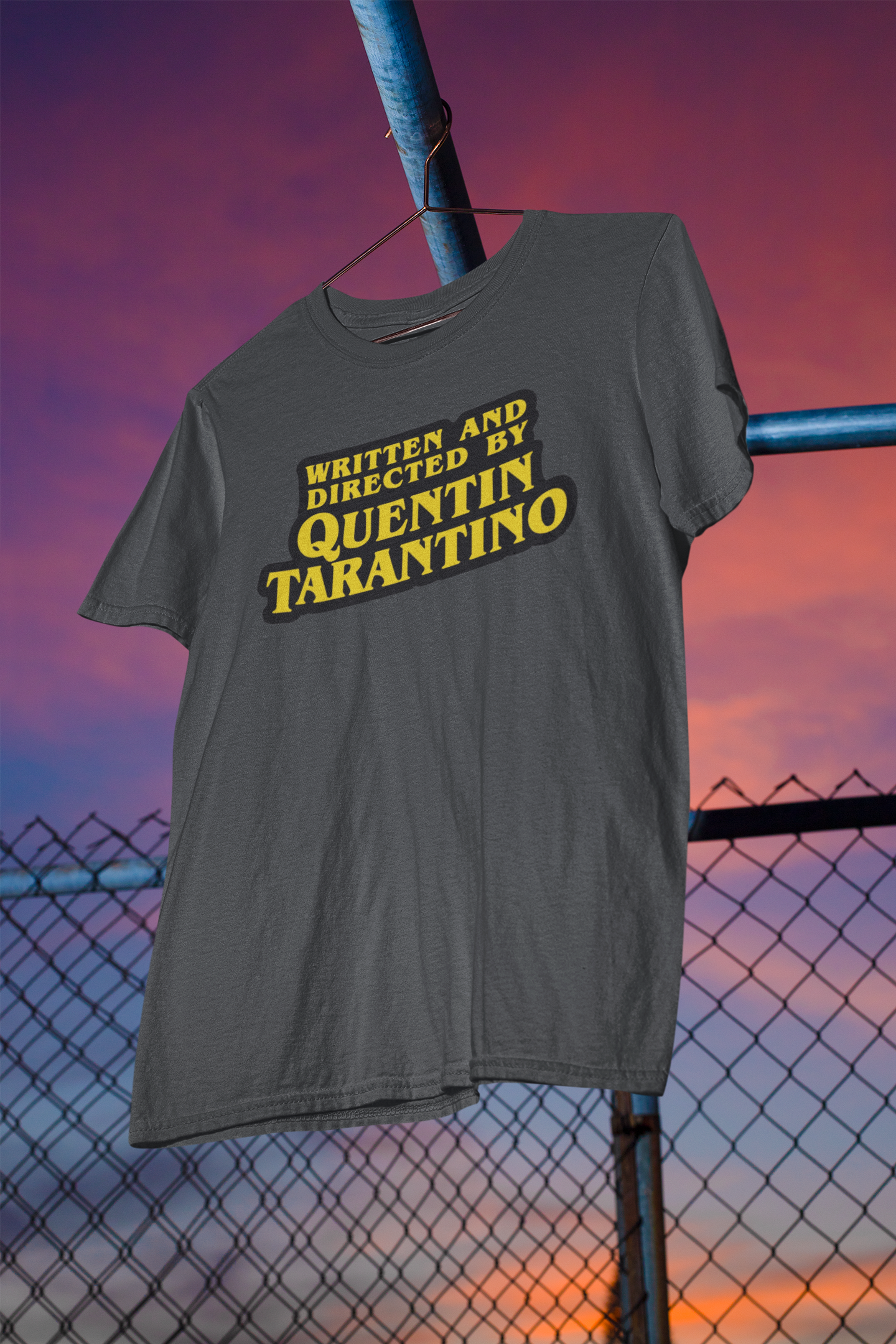 Nome do produto: Camisa ESTONADA Written And Directed By Quentin Tarantino (Cores)