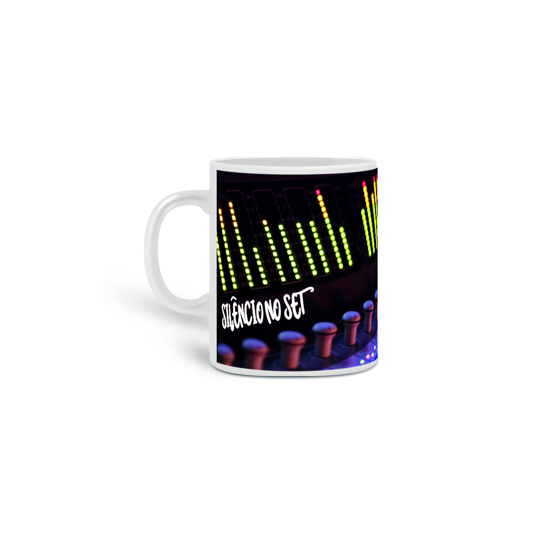 Nome do produto: Caneca Mesa de Som