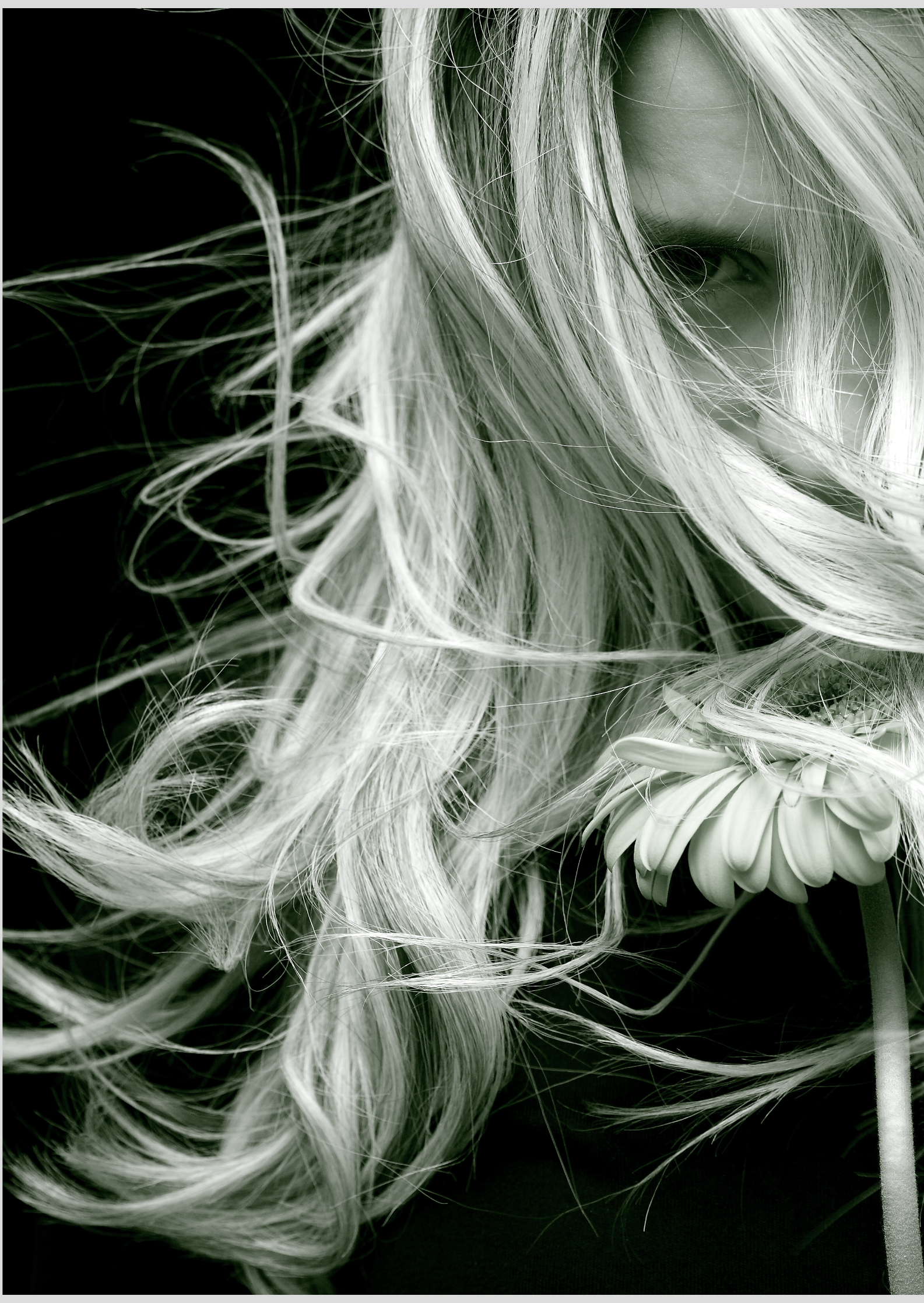 Nome do produto: POSTER - MULHER LOIRA