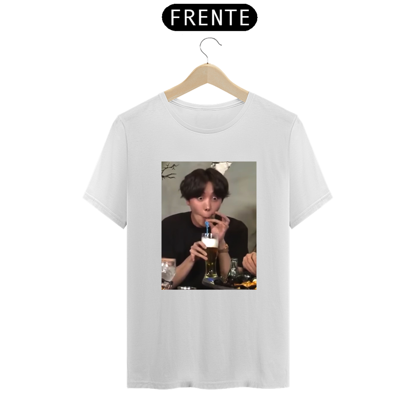 Nome do produto: Camiseta Masculina - J-Hope de Canudinho - BTS