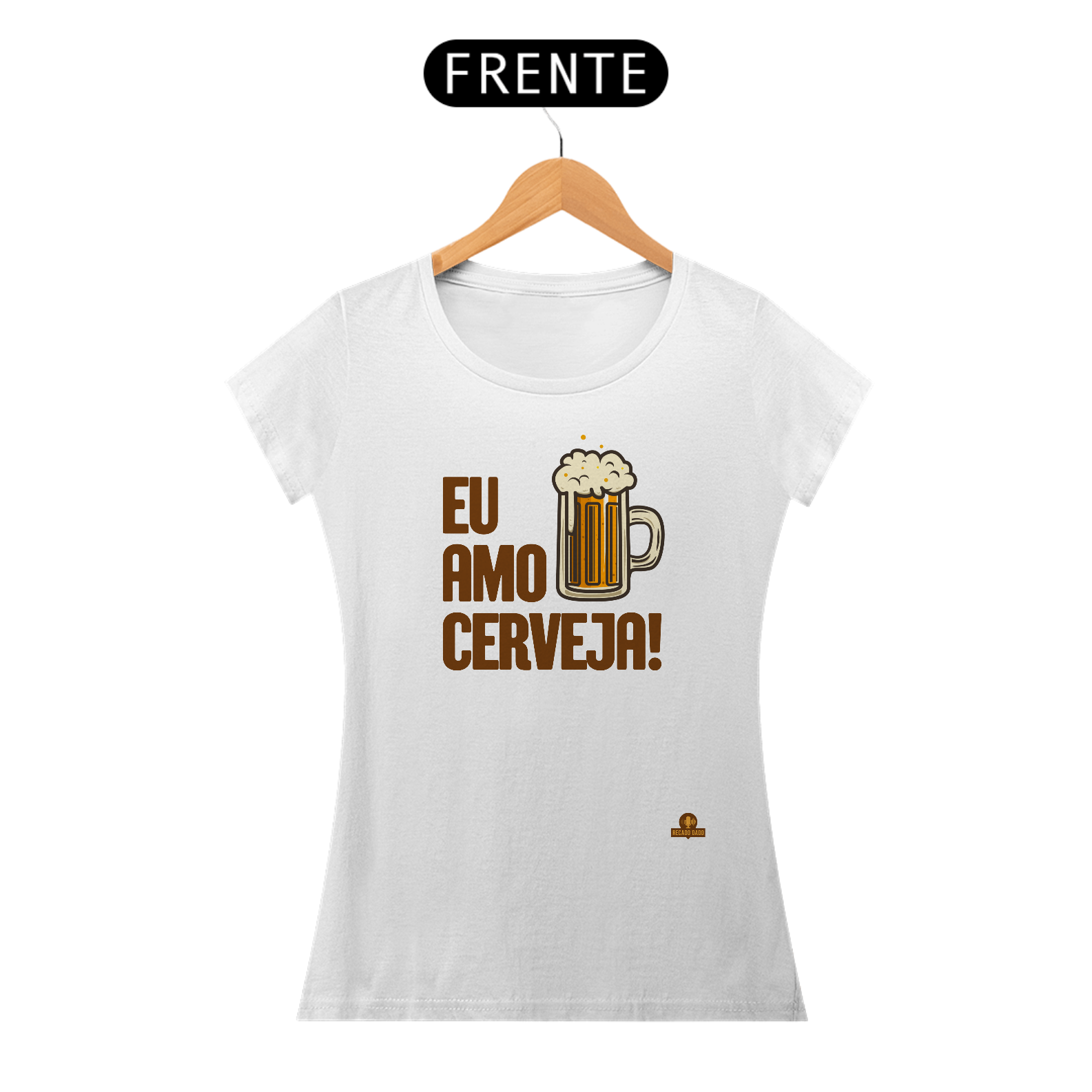 Nome do produto: Camiseta feminina com a frase Eu Amo Cerveja e imagem de uma bela caneca de Chopp.