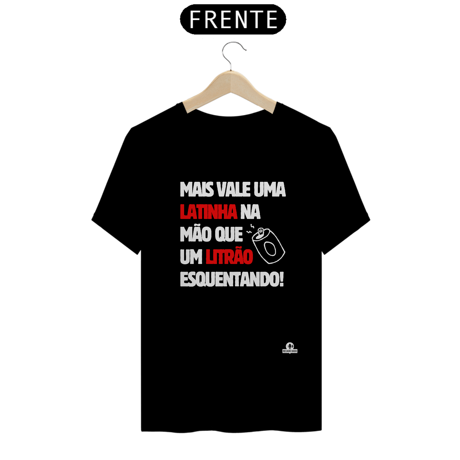 Nome do produto: Camiseta com frase de humor “Mais vale uma latinha na mão que um litrão esquentando”.