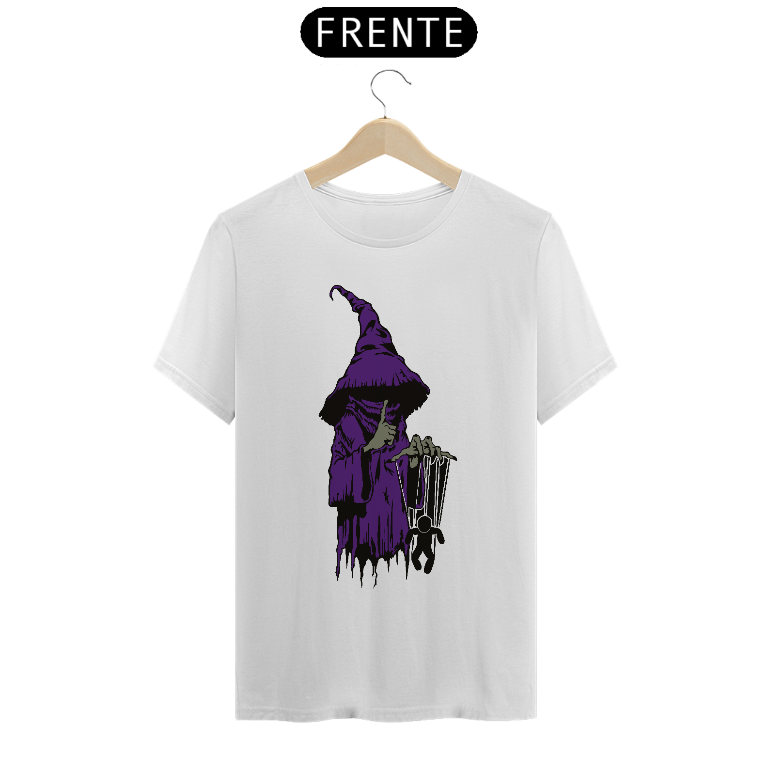 Nome do produto: Camisa com estampa de uma bruxa com boneco na mão 