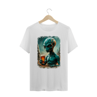 Camiseta Plus Size Ufologia Modelo 2 - Alienígena Bebendo Cerveja