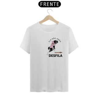 T-Shirt Prime Ela Não Anda, Ela Desfila