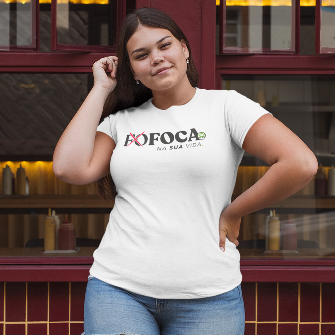Nome do produto: Camiseta Plus Size Branca Foca na Sua Vida 