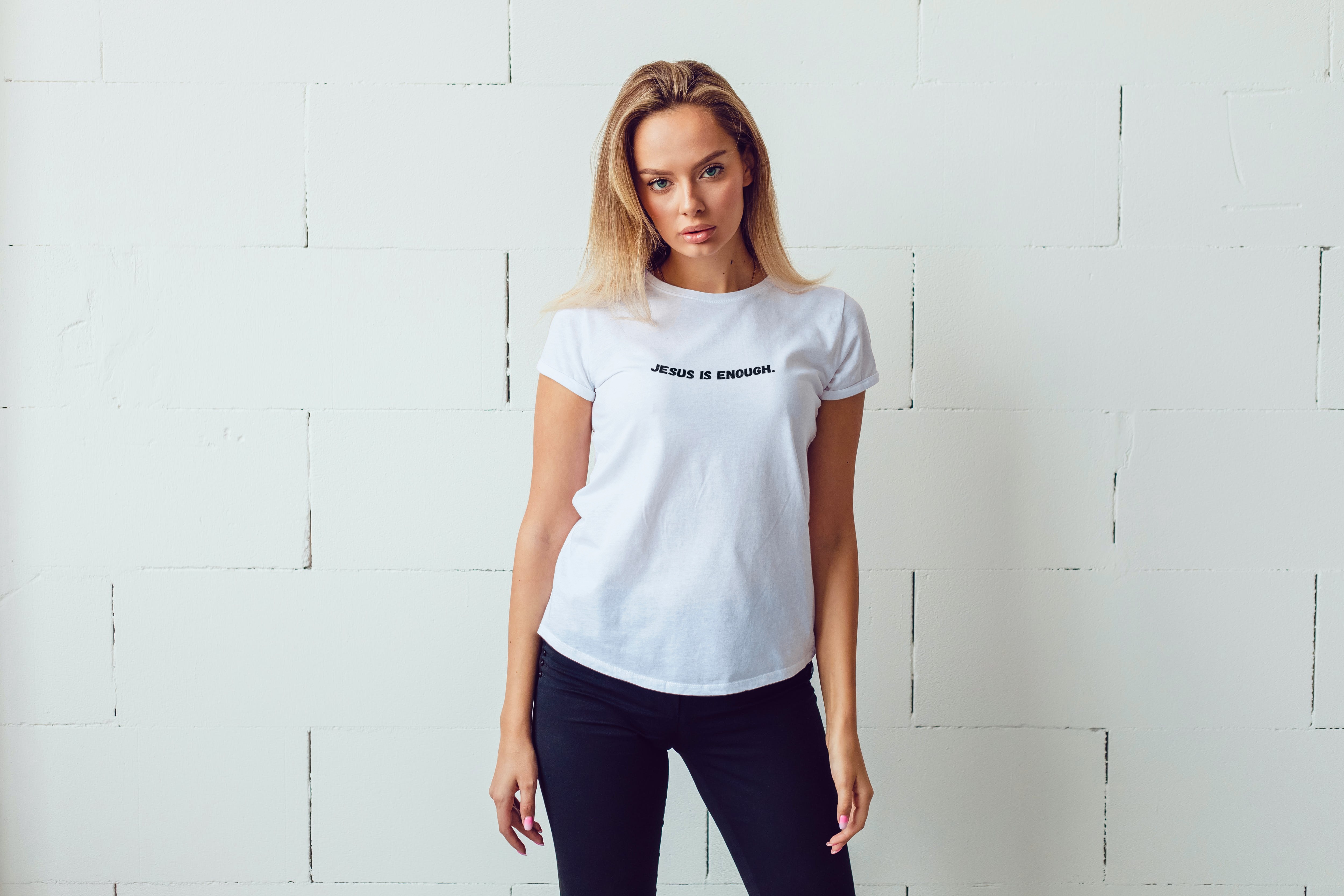 Nome do produto: Camisa unissex ´´Jesus is enough´´