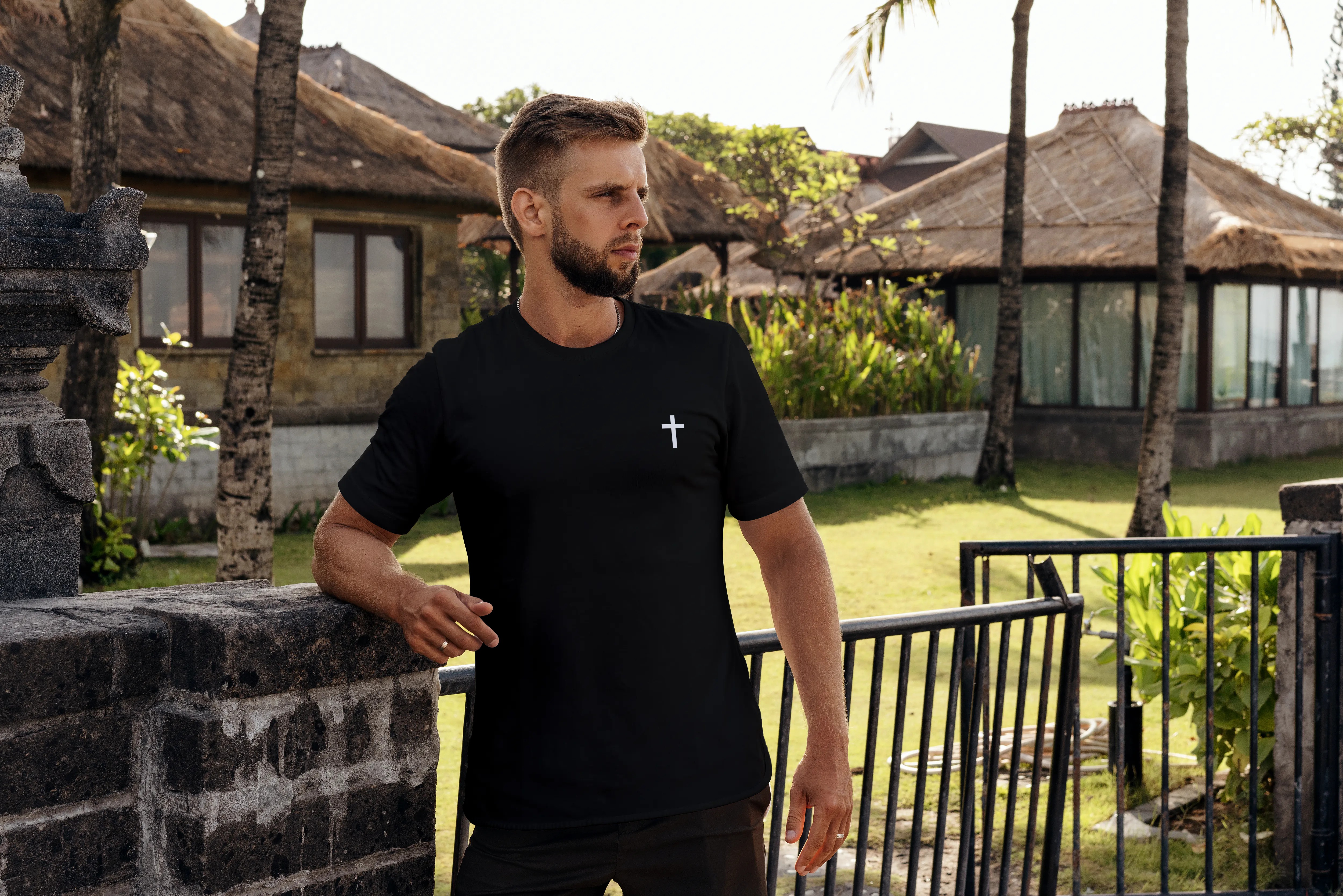 Nome do produto: Camisa unissex cruz pequena (estampa branca)