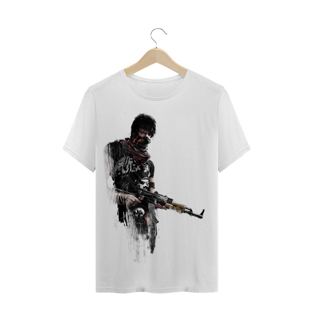 Nome do produto: Camiseta Masculina - Homem Segurando AK-47