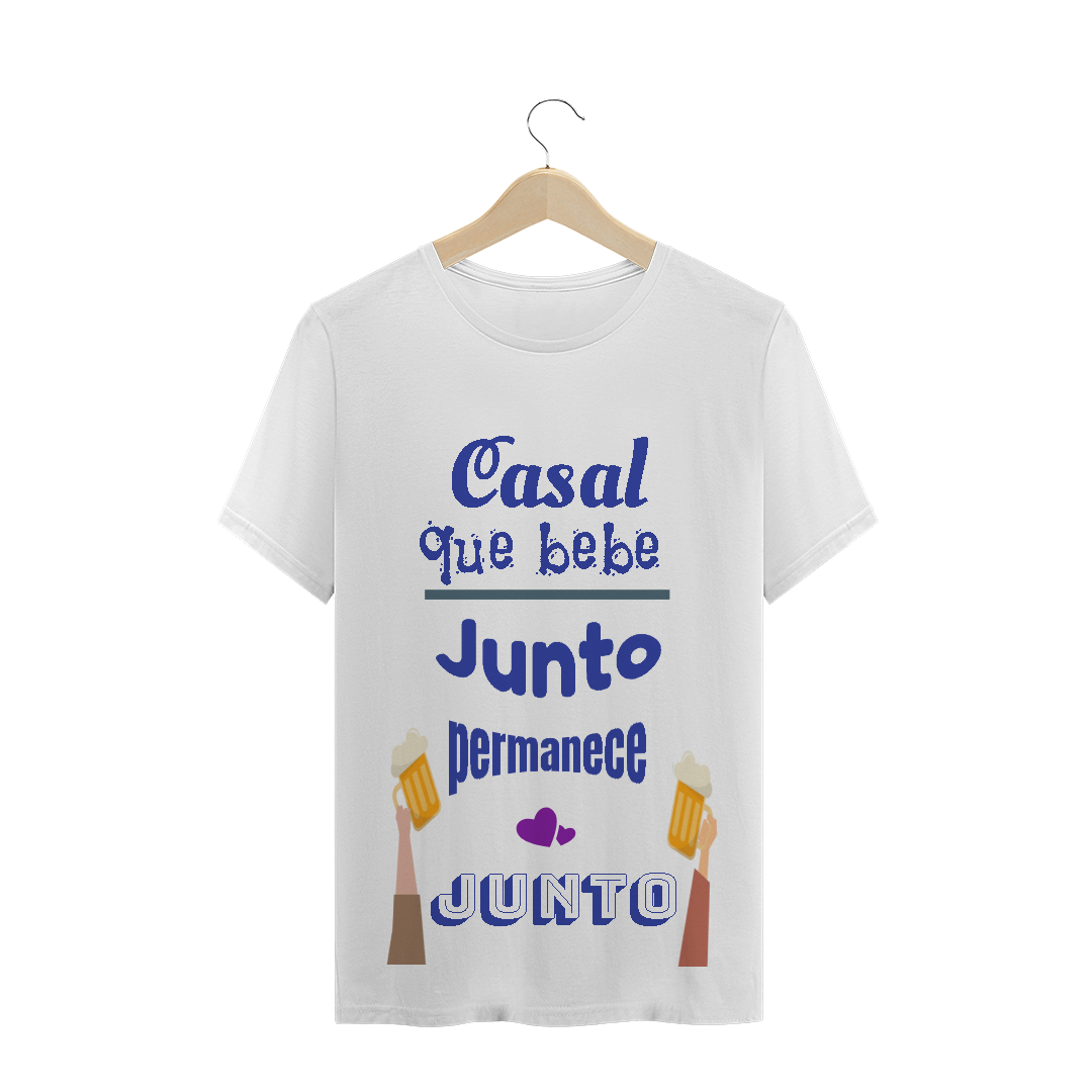 Nome do produto: Camiseta Quality Estampa Frase Azul Casal que bebe junto permanece junto