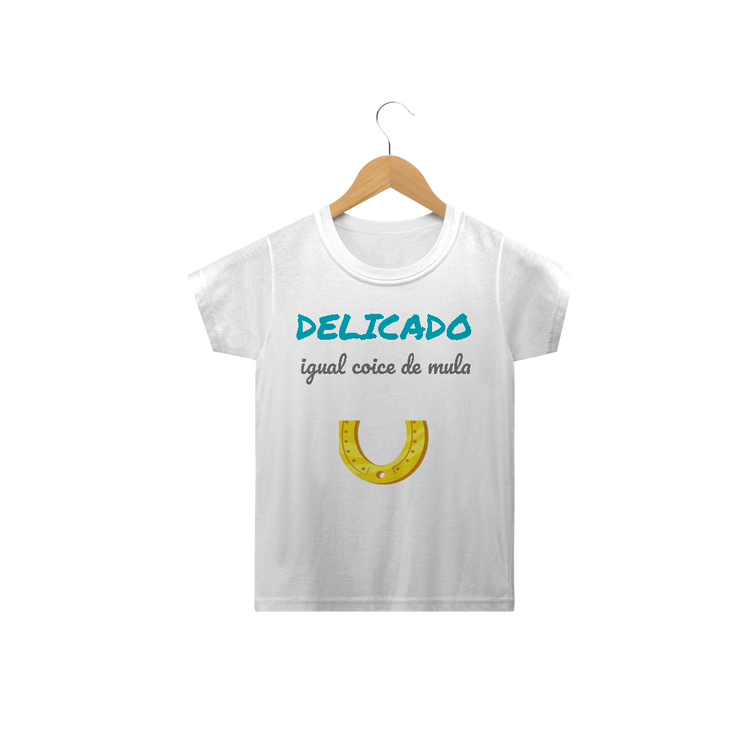 Nome do produto: Camiseta Classic Infantil Masculino Estampa Frase - Delicado igual coice de mula