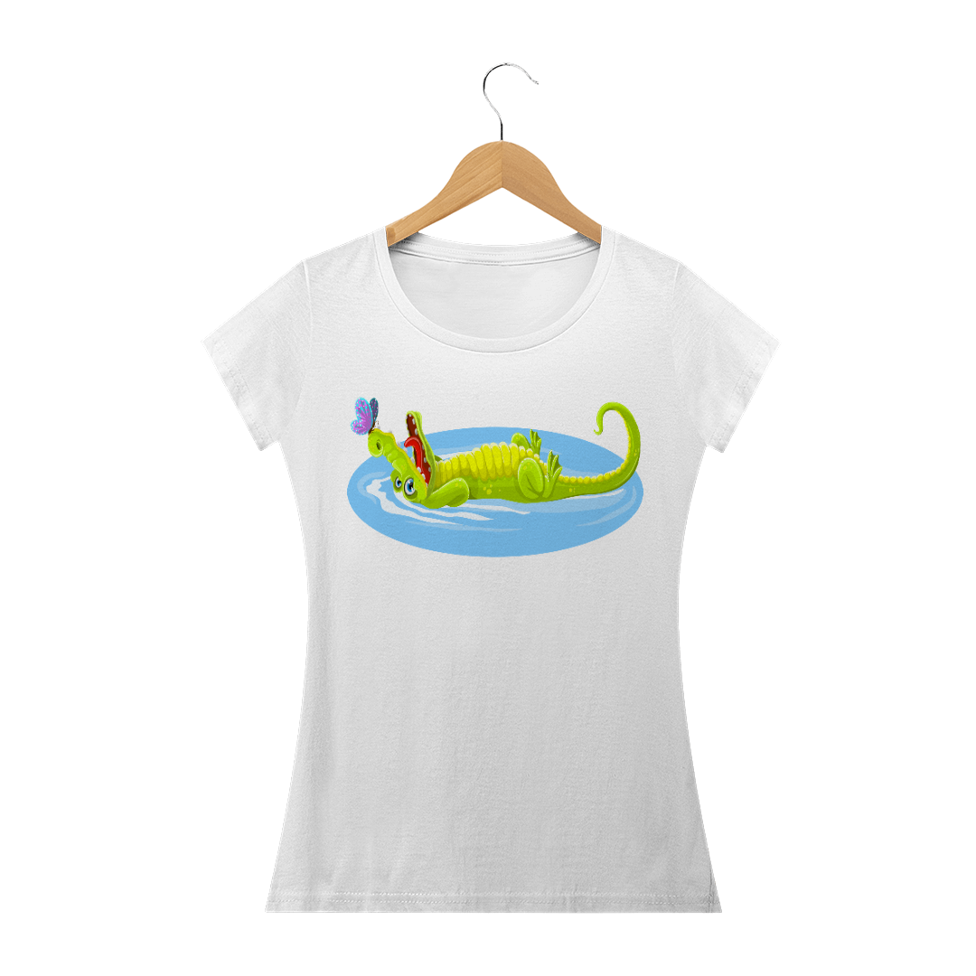 Nome do produto: Camiseta Baby Long Quality Feminina Estampa Jacaré Relaxando na Água