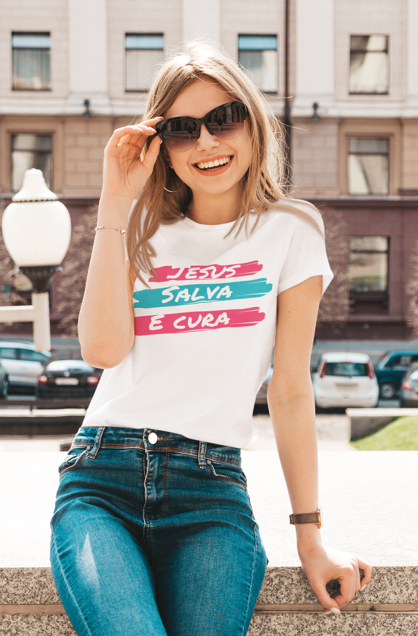 Nome do produto: Camiseta Feminina Cristã Jesus Salva e Cura