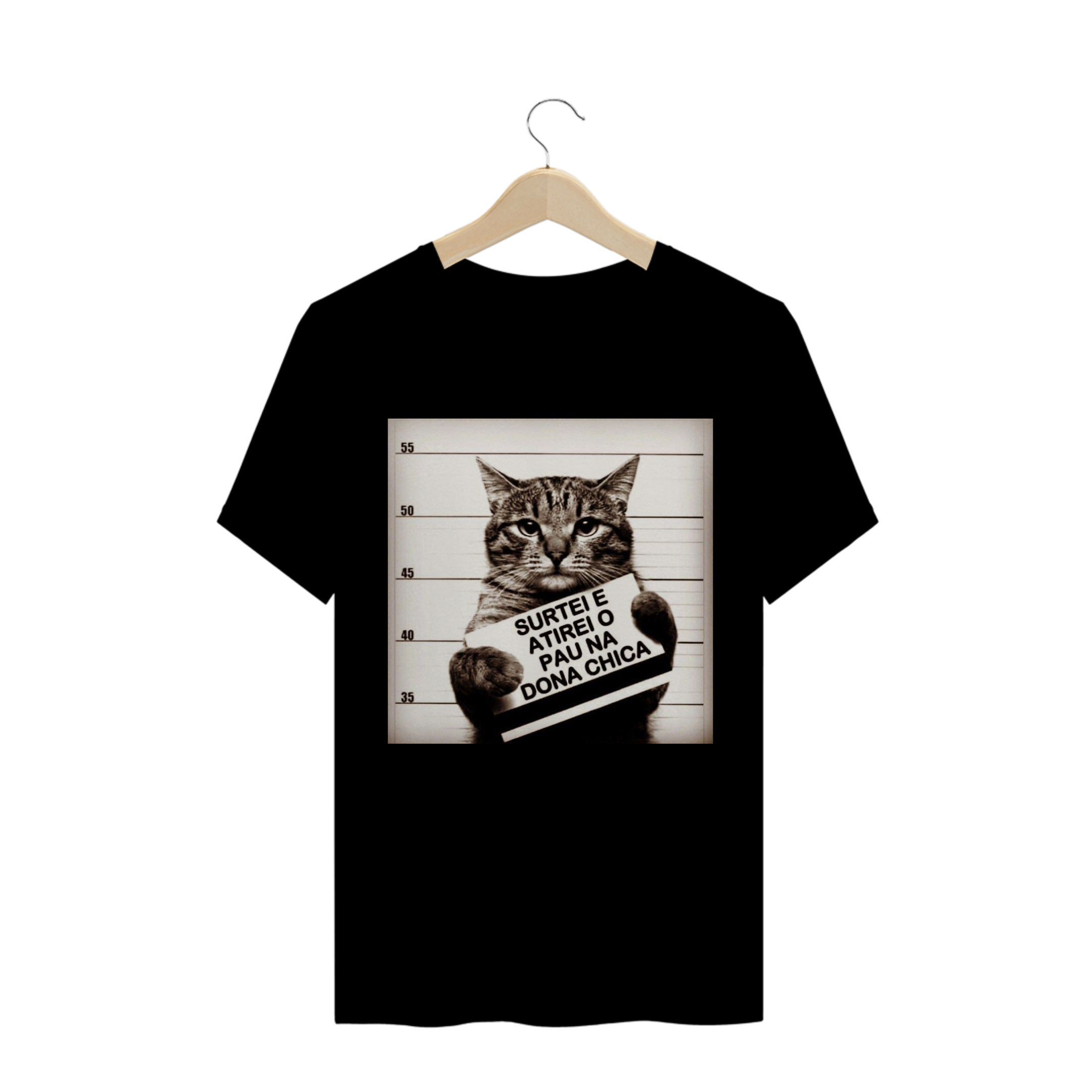 Nome do produto: CAMISETA SURTEI E ATIREI O PAU NA DONA CHICA