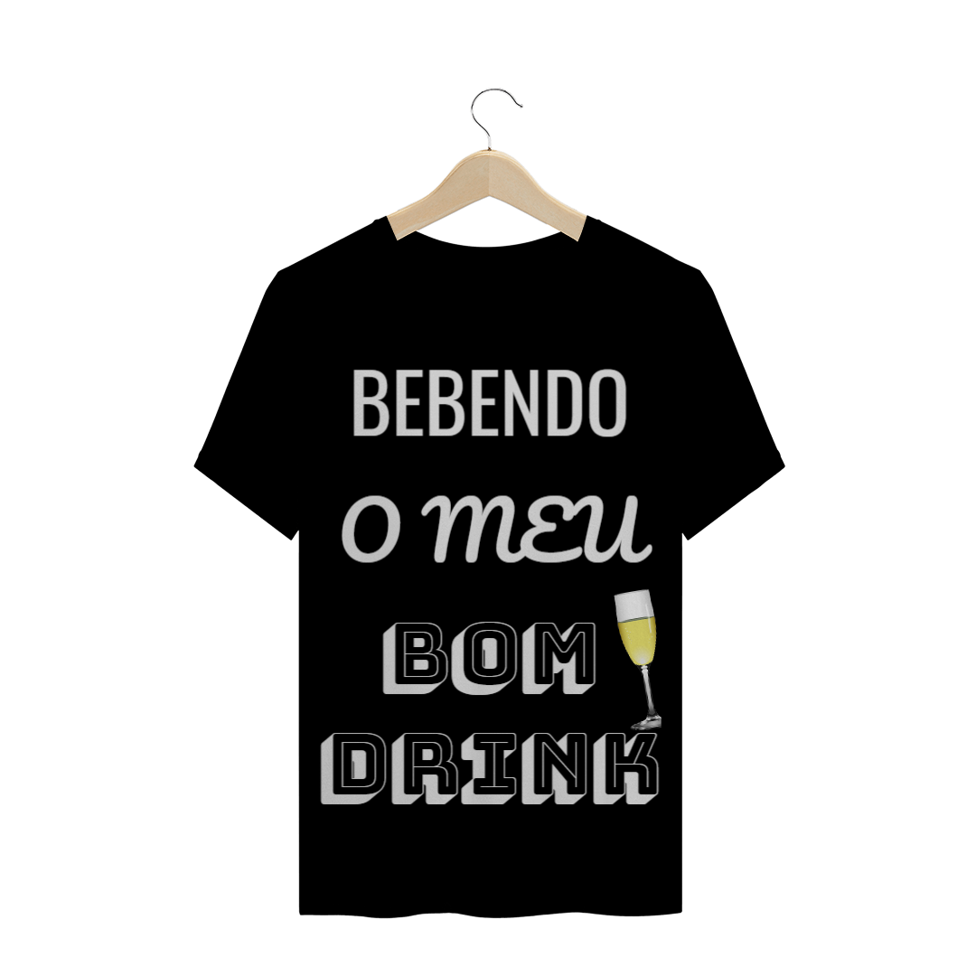 Nome do produto: T-Shirt Bebendo o meu bom drink - Colorida