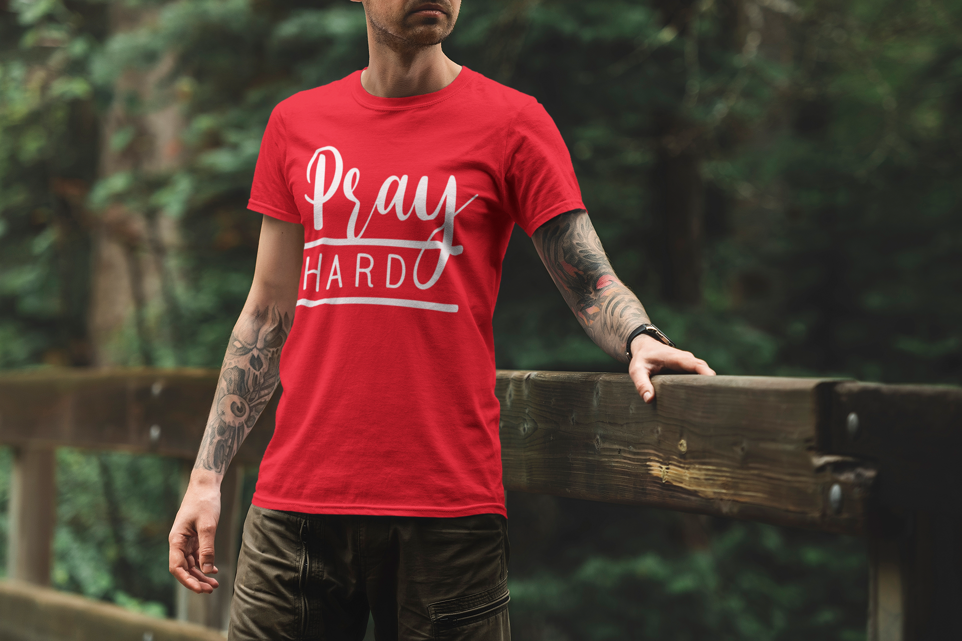 Nome do produto: Camiseta Masculina Cristã Pray Hard