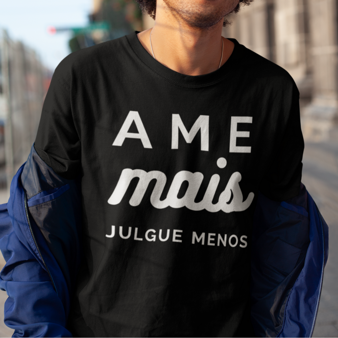 Nome do produto: Camiseta Ame Mais Julgue Menos