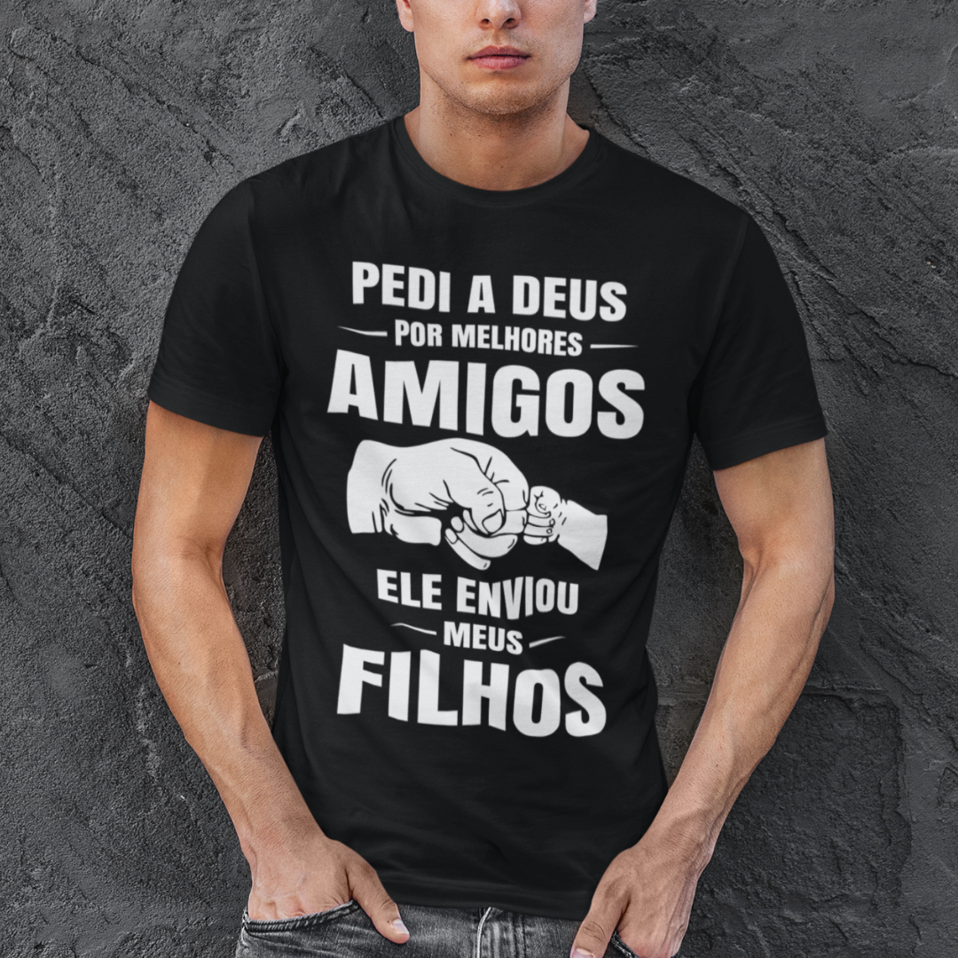 Nome do produto: Camiseta Melhores Amigos