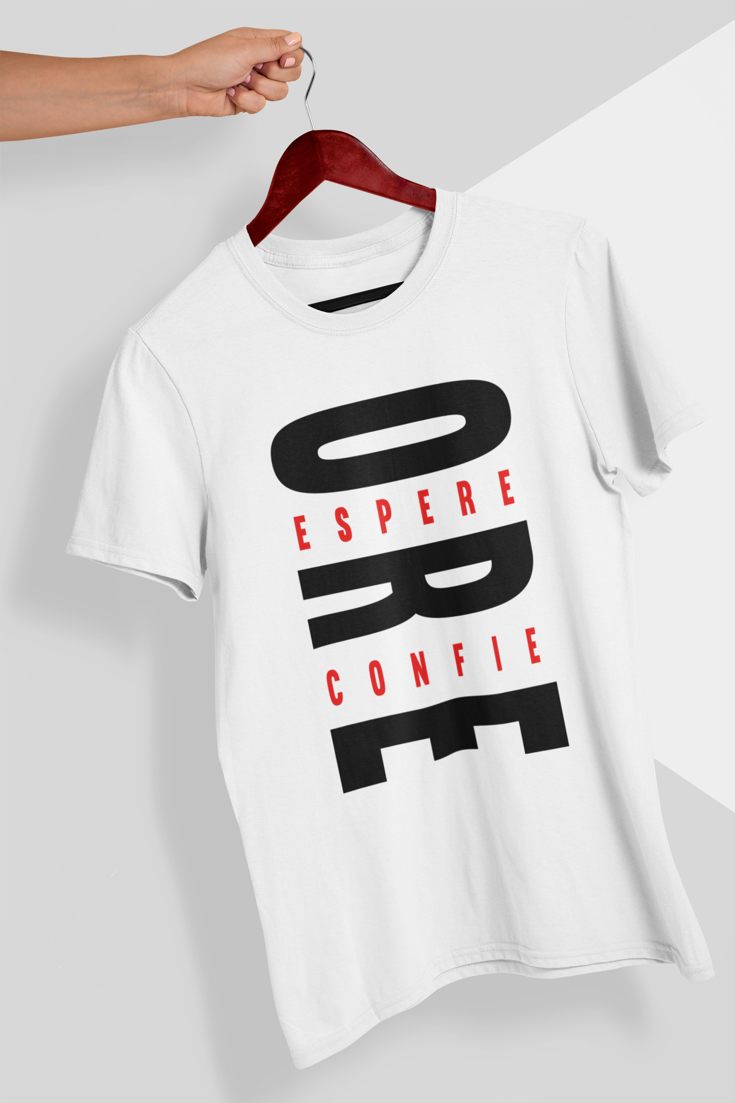 Nome do produto: Camiseta Ore Espere Confie