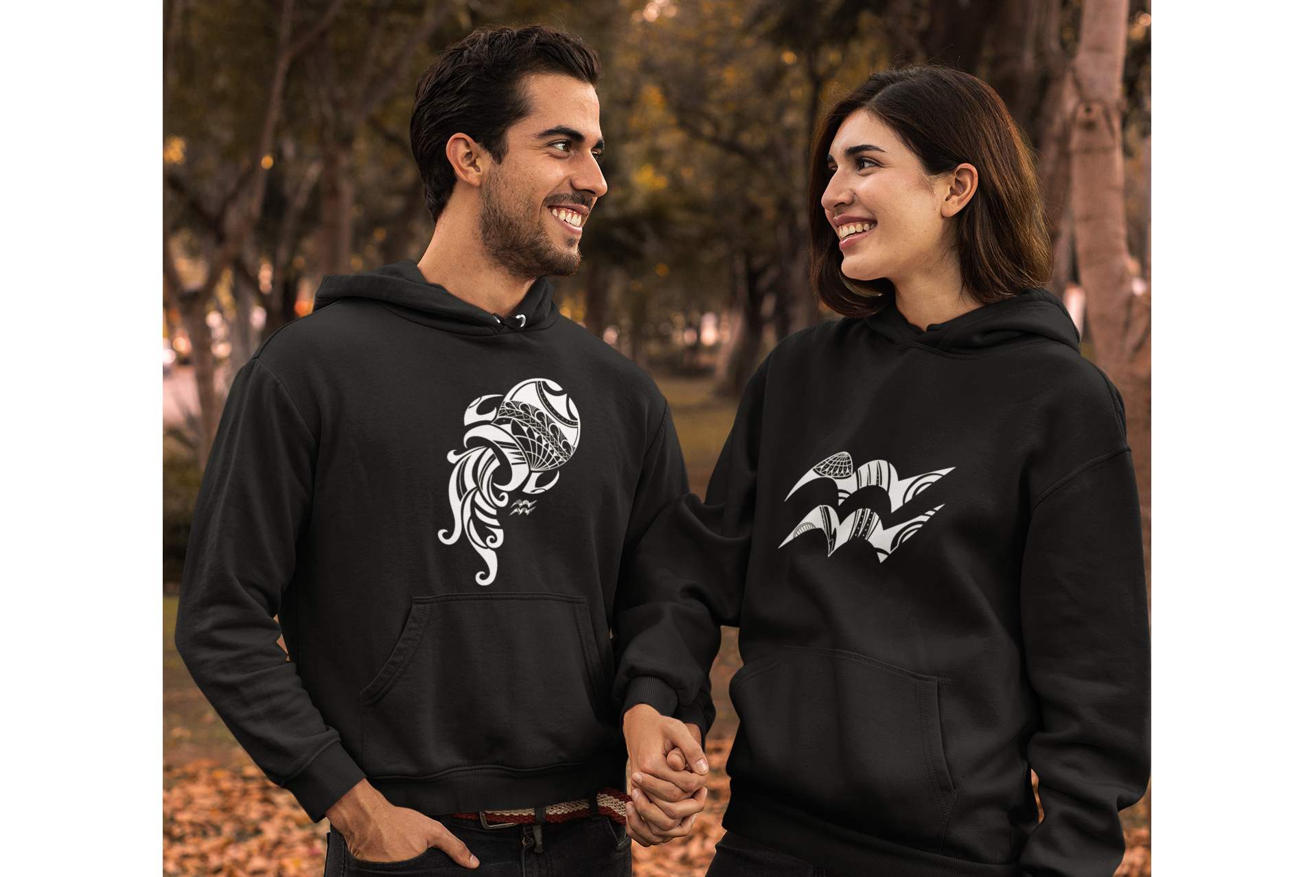 Nome do produto: MOLETOM PRETO CANGURÚ COM CAPUZ - SIGNO AQUÁRIO