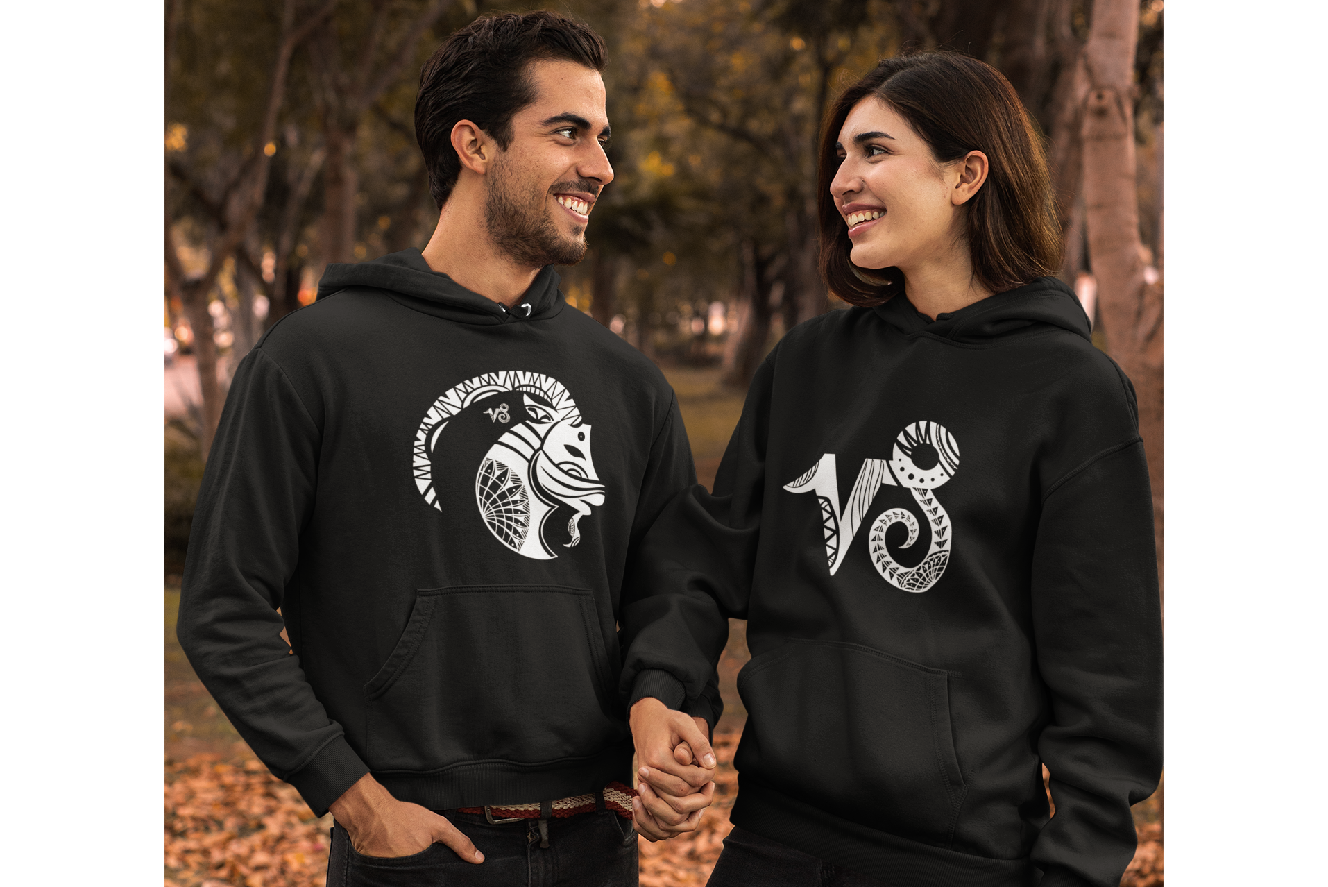 Nome do produto: MOLETON  PRETO CANGURÚ COM CAPUZ - SIGNO CAPRICÓRNIO