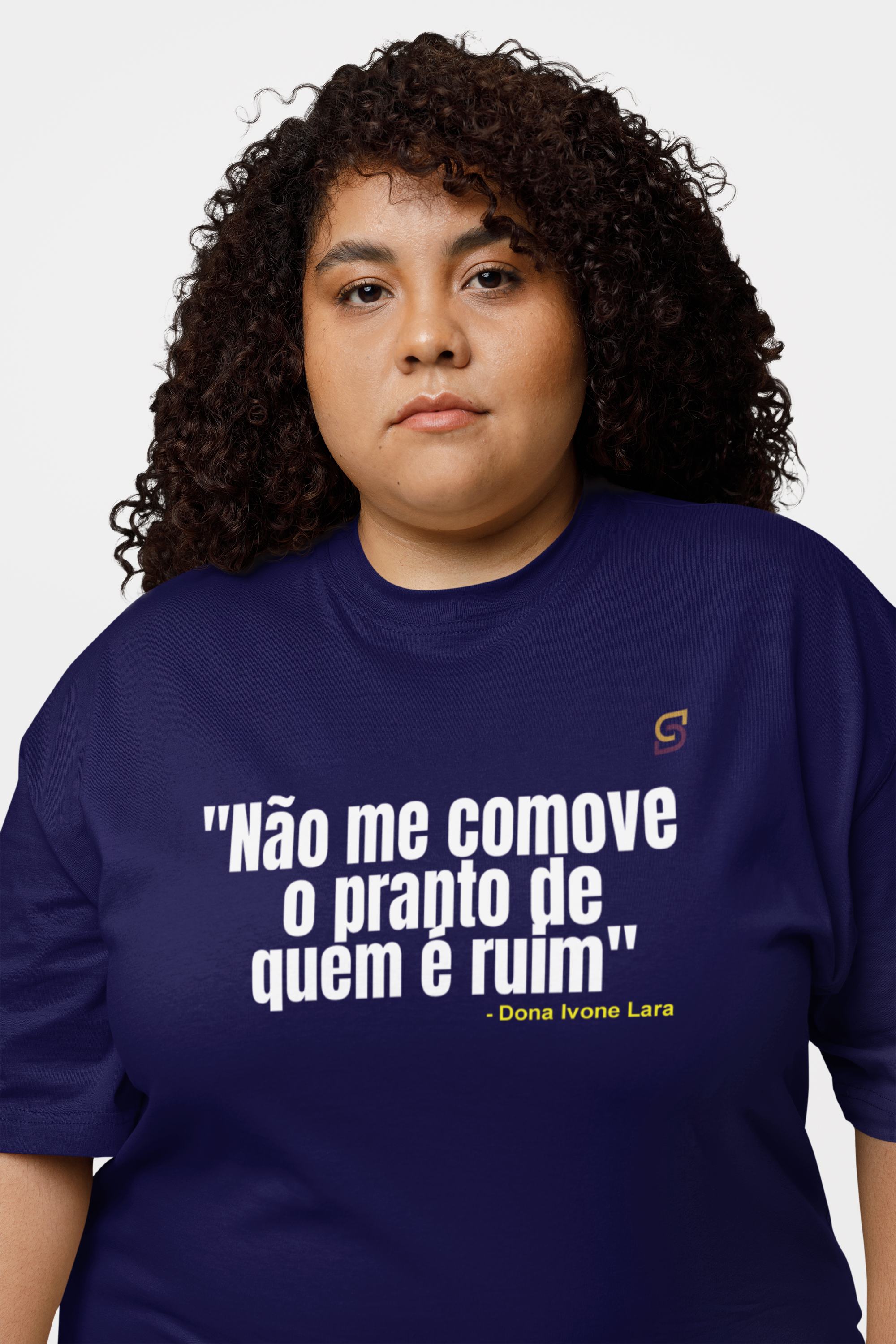 T-shirt Plus Size NÃO ME COMOVE