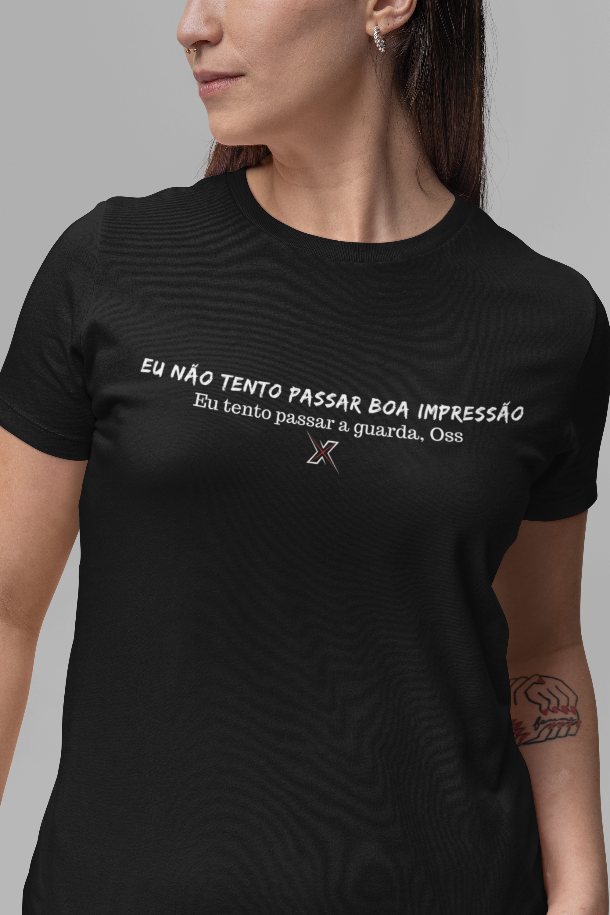 Nome do produto: Camiseta eu não tento passar boa impressão - Feminina